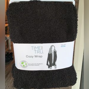 BRAND NEW COZY WRAP! 🖤